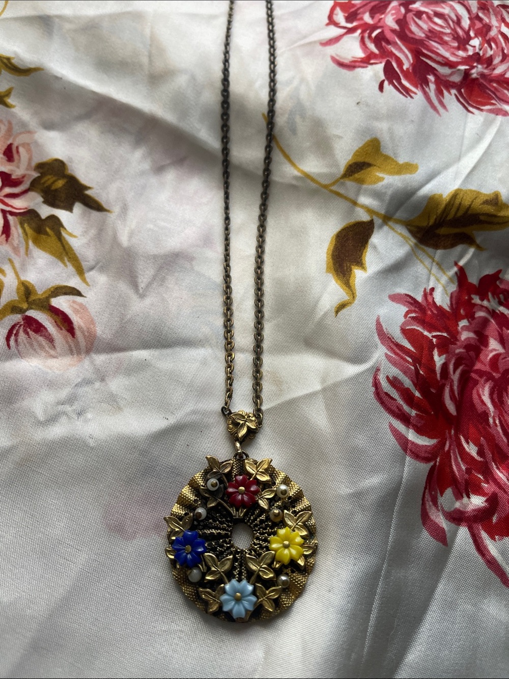 Vintage-Inspired Multicolor Floral Pendant Necklace - Gold Tone Leaves